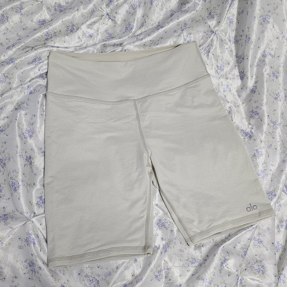 Alo Yoga High Waist Glitter Biker Short in Bone/Silver Size Medium